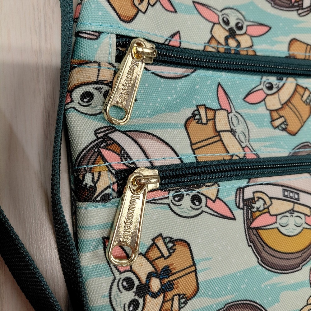 Star Wars Loungefly Baby Yoda Grogu Passport Crossbody Bag Mandalorian Mult Zip - Picture 4 of 16